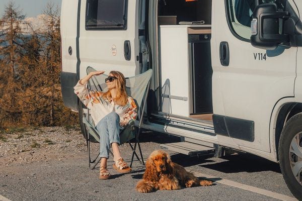 Road-trip : les essentiels mobiliers pour un voyage confortable